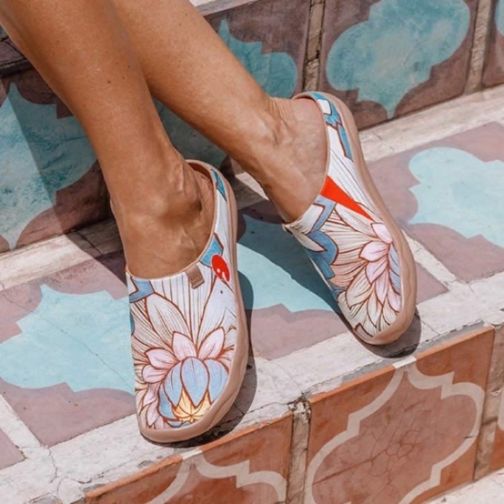 NIB UIN Nelumbo Malaga Women’s Canvas Shoes/Mules - Size 8.5